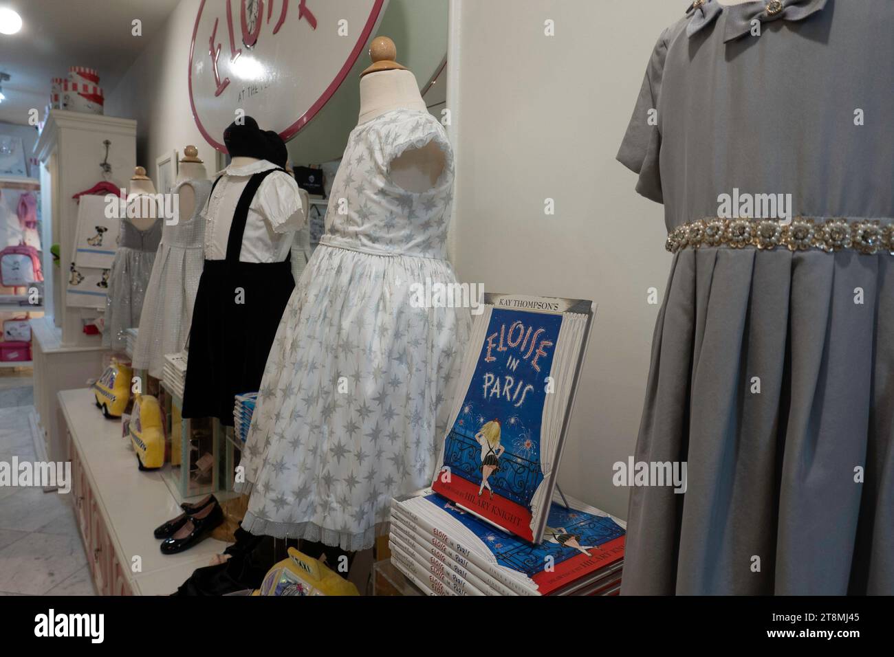 Eloise à la boutique Plaza met en valeur la jeune fille littéraire emblématique, New York City, 2023, États-Unis Banque D'Images