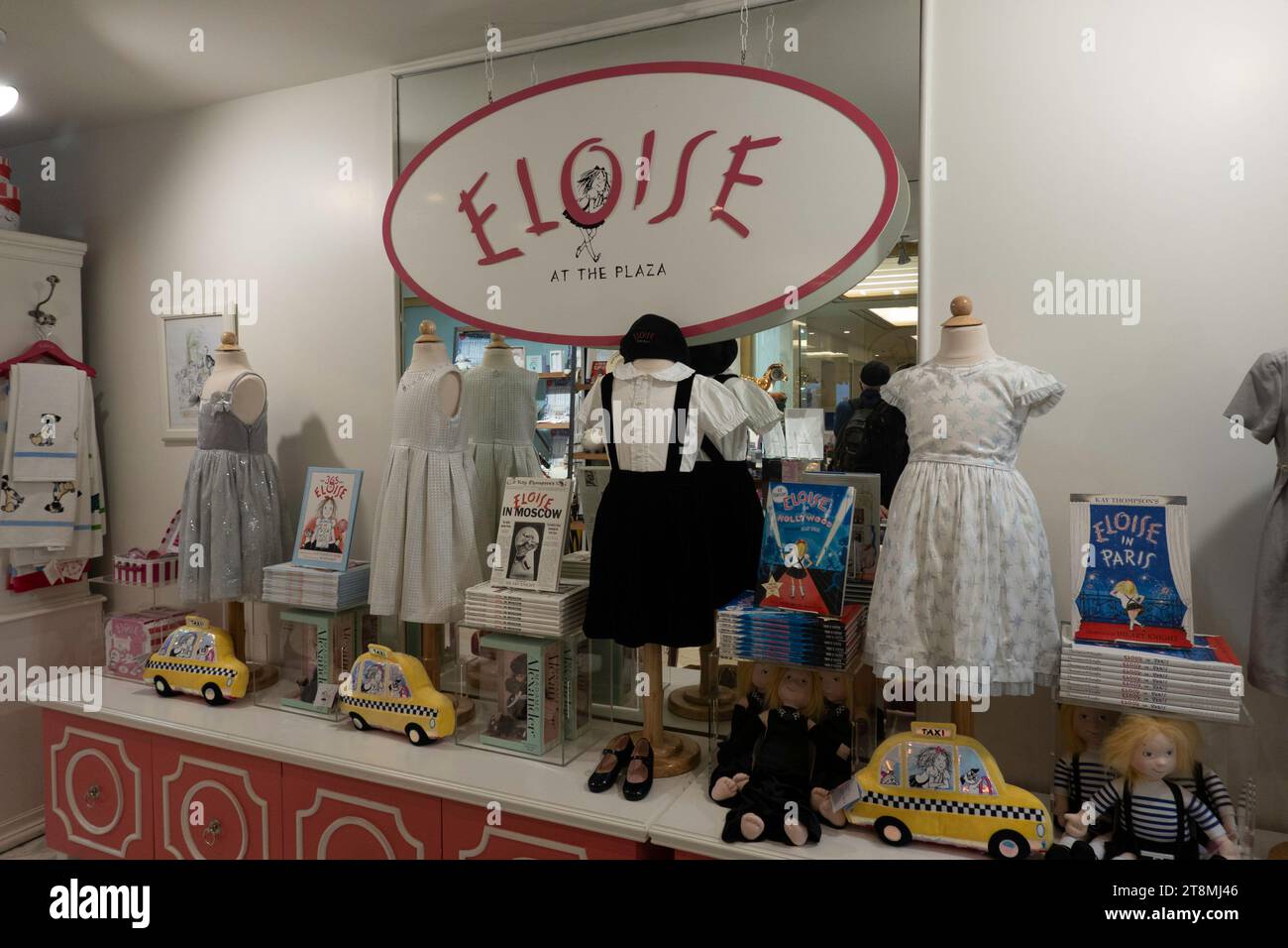 Eloise à la boutique Plaza met en valeur la jeune fille littéraire emblématique, New York City, 2023, États-Unis Banque D'Images