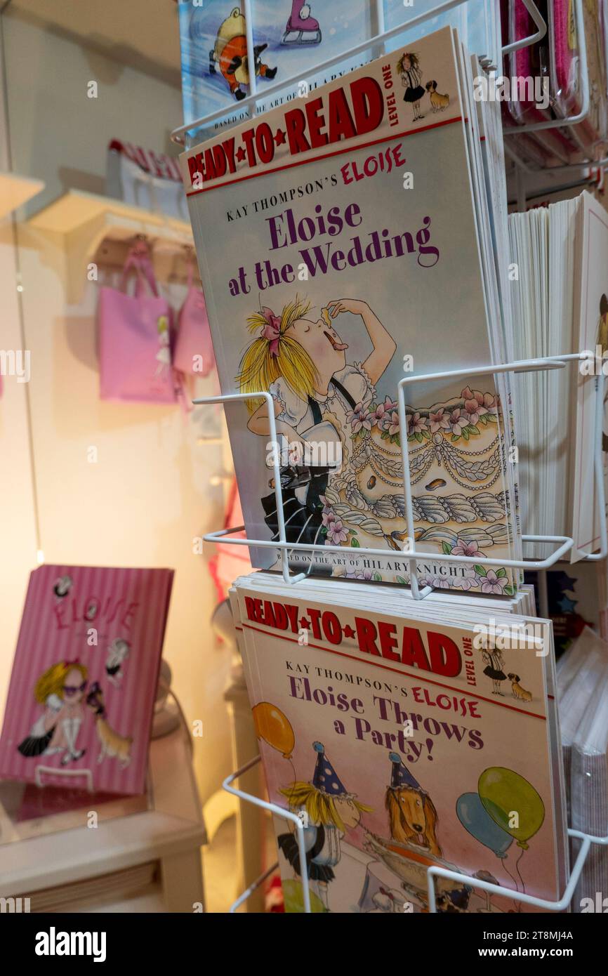 Eloise à la boutique Plaza met en valeur la jeune fille littéraire emblématique, New York City, 2023, États-Unis Banque D'Images