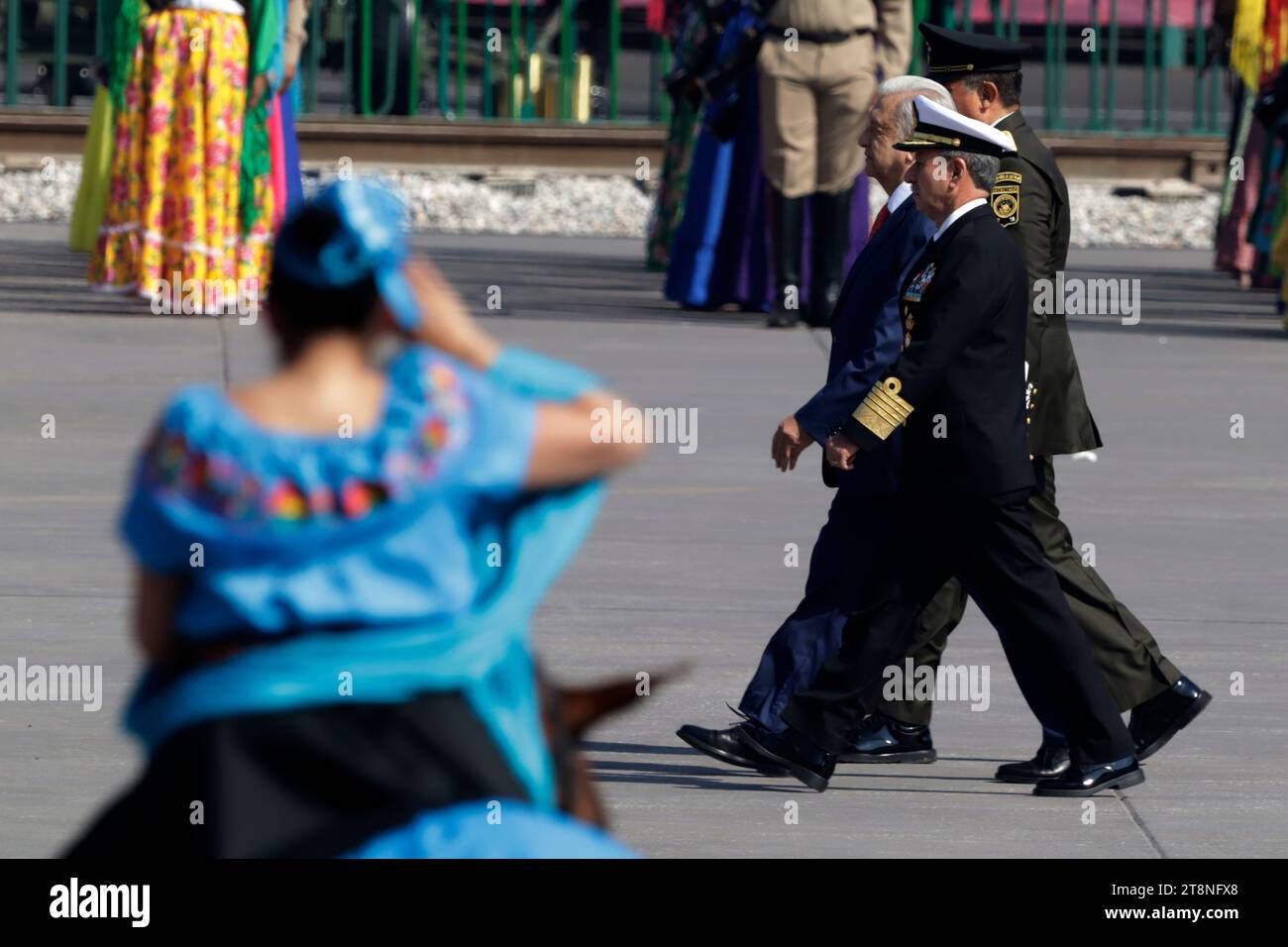 Mexico, Mexique. 20 novembre 2023. Le président du Mexique, Andres Manuel Lopez Obrador, accompagné des secrétaires de la Défense nationale, Luis Crescencio Sandoval et de la Marine, Jose Rafael Ojeda Duran, préside la Parade militaire civique pour le 113e anniversaire du début de la Révolution mexicaine sur la place Zocalo à Mexico. Le 20 novembre 2023 à Mexico, Mexique (crédit image : © Luis Barron/eyepix via ZUMA Press Wire) USAGE ÉDITORIAL SEULEMENT! Non destiné à UN USAGE commercial ! Crédit : ZUMA Press, Inc./Alamy Live News Banque D'Images