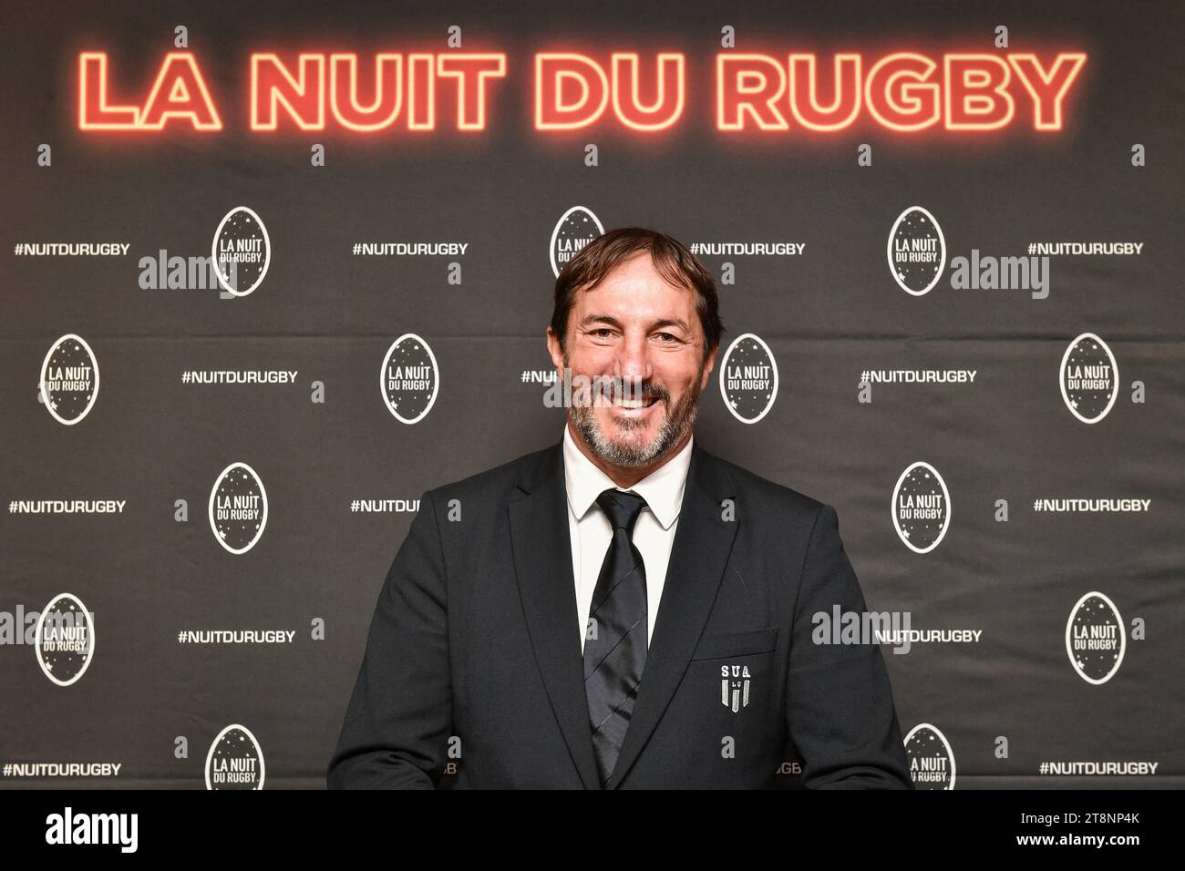 Paris, France. 20 novembre 2023. Philippe Sella, ancien joueur français de rugby à XV, pose pour un photocall lors de la cérémonie de la nuit du Rugby organisée par la Ligue française de rugby à XV à l'Olympia de Paris le 20 novembre 2023. Photo de Firas Abdullah/ABACAPRESS.COM crédit : Abaca Press/Alamy Live News Banque D'Images