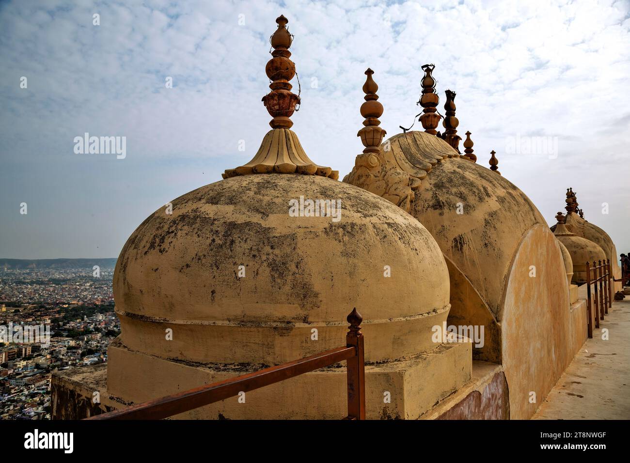 Le fort de Jaigarh, situé sur l'un des sommets de la chaîne de collines Aravalli à Rajashtan, en Inde Banque D'Images