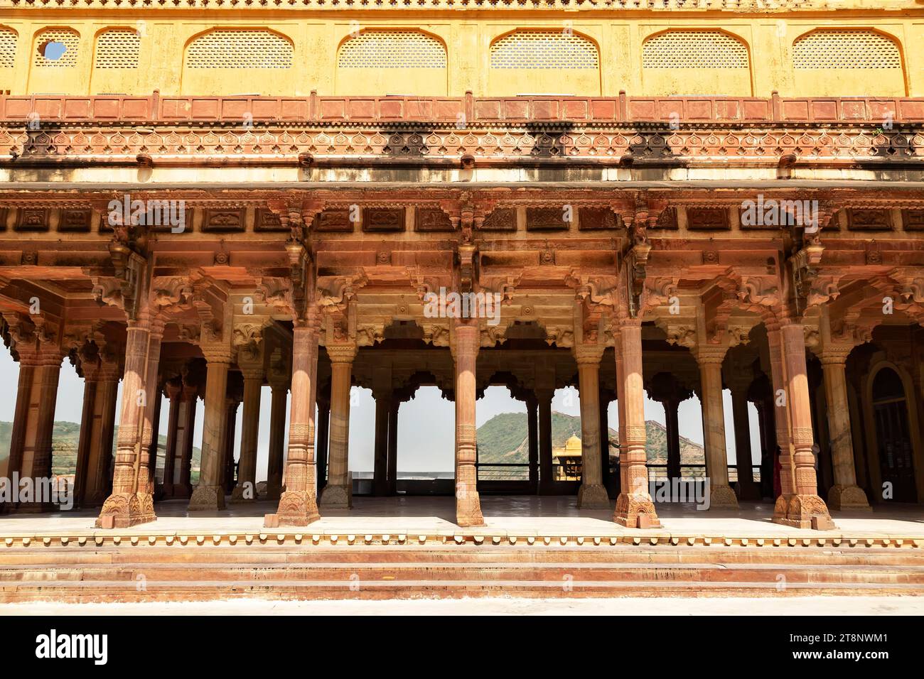 Le fort de Jaigarh, situé sur l'un des sommets de la chaîne de collines Aravalli à Rajashtan, en Inde Banque D'Images