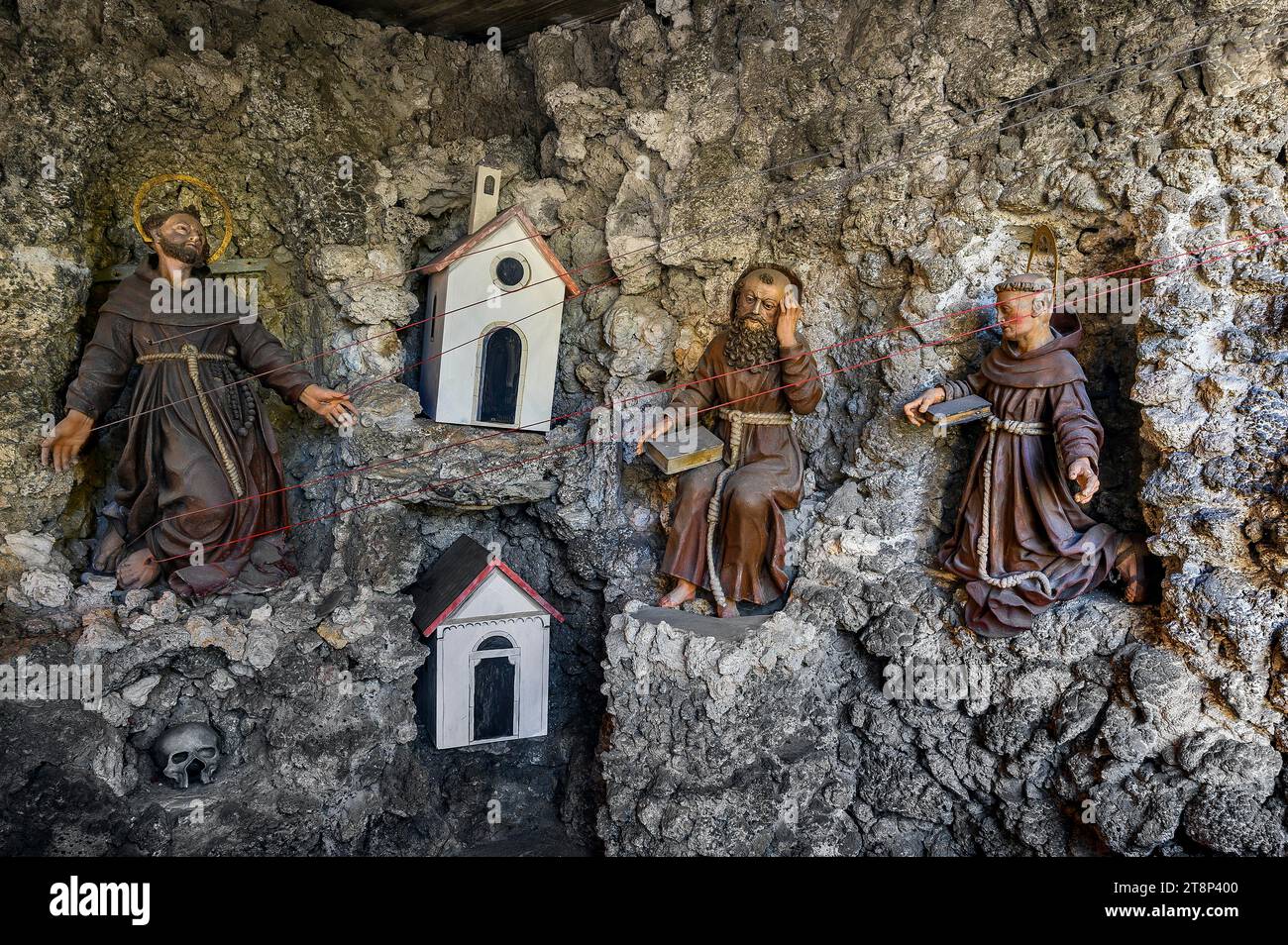 Grotte avec statues de saints, chapelle notre-Dame, chapelle des lépreux et héros spéciaux vers 1650, Minelheim, Bavière, Allemagne Banque D'Images