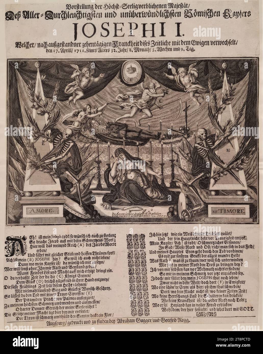 Le cadavre de l'empereur Joseph Ier sur le lit de parade avec des accessoires allégoriques et symboliques, (1711), gravure sur cuivre et texte à deux colonnes en typographie, feuille : 36,5 × 28,7 cm, timbre rond 'AS | GRAPHIQUE ALBERTINA. SAMMLG' (verso, estampillé deux fois Banque D'Images