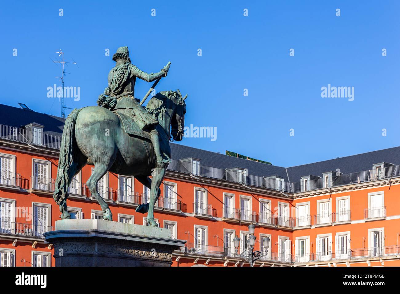 Madrid, Espagne, 09.10.21. Statue équestre en bronze du roi Philippe III la Plaza Mayor à Madrid (1616) par Jean Boulogne et Pietro Tacca. Banque D'Images