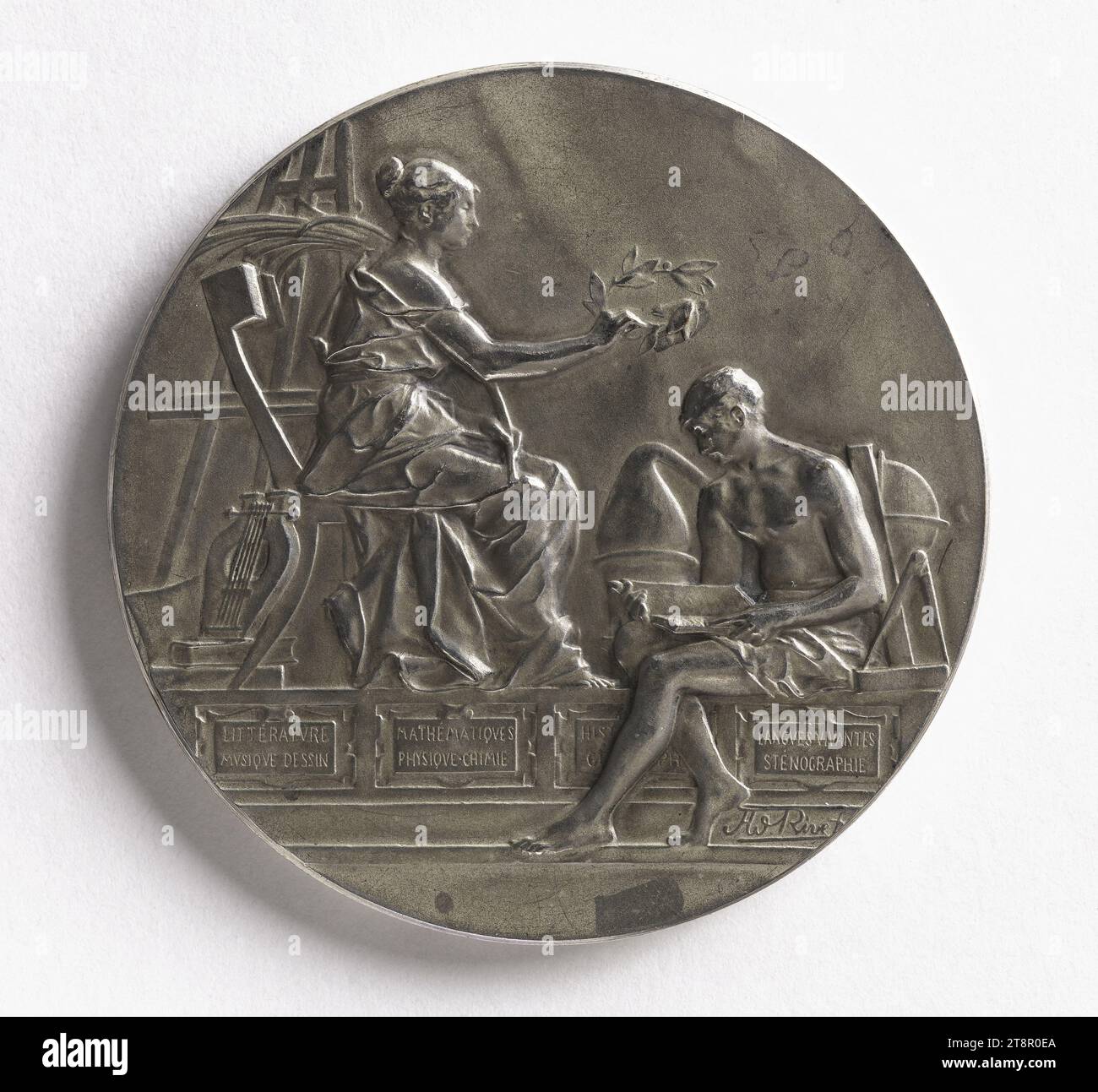 Médaille offerte à Mlle Girard, visiteuse des enfants du premier âge, lors de l'inauguration des groupes scolaires de Bouvets et de la rue Parmentier par Justin de Selves (1848-1934), préfet de la Seine, le 10 juillet 1904, Rivet, Adolphe, graveur en médailles, en 1904, Numismatique, Médaille, Dimensions - travail : diamètre : 5,5 cm, poids (taille du type) : 84,04 g. Banque D'Images