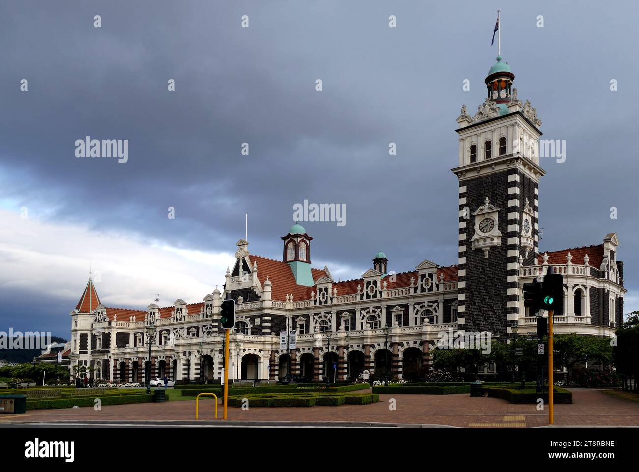 Gare de Dunedin. NZ, émerveillez-vous devant la taille, l'architecture et les riches embellissements de la gare de Dunedin - c'est la plus grande 'Maison en pain d'épice' que vous verrez jamais Banque D'Images