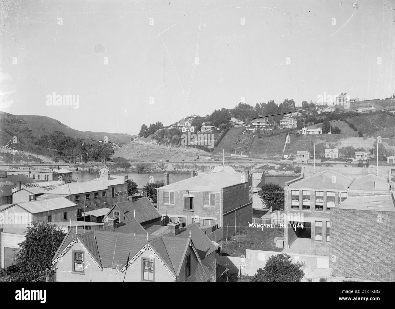 Vue de Wanganui, Nouvelle-Zélande vue sur le quartier central des affaires vers Durie Hill, vue sur le quartier central des affaires de Wanganui, Nouvelle-Zélande, avec Durie Hill de l'autre côté de la rivière Whanganui Banque D'Images