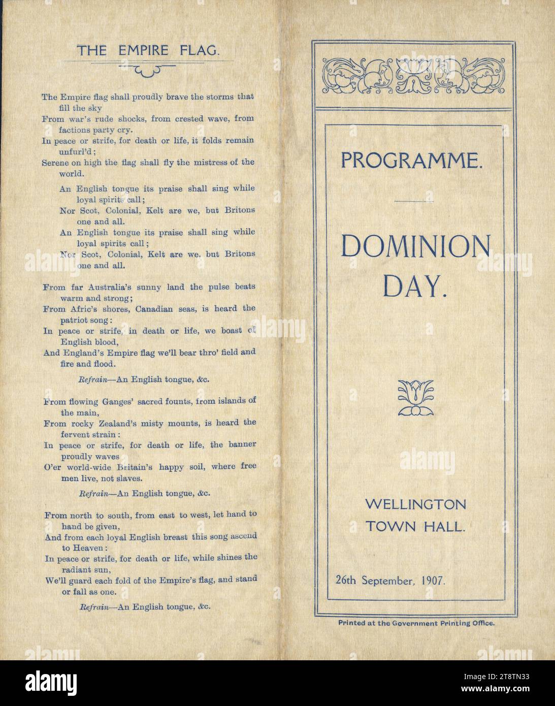 Fête du Dominion. Wellington, Hôtel de ville de Nouvelle-Zélande, 26 septembre 1907. Programme. Couverture du programme Silk, couverture avant affiche les mots de titre, avec une bordure décorative en haut Banque D'Images