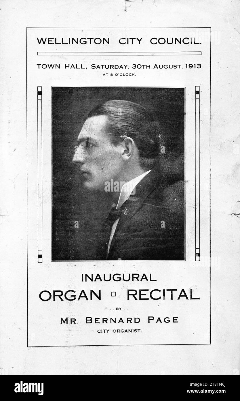 Wellington, New Zealand City Council : Hôtel de ville, samedi 30 août 1913 à 8 heures. Récital inaugural d'orgue par M. Bernard page, organiste de la ville. Couverture du programme. 1913, montre un portrait de tête et d'épaules à profil en encart de l'organiste Bernard page. À l'intérieur, son répertoire de programmes comprend des pièces de Tchaïkovski, Saint-Saens, Schumann, Rheinberger, Wolstenholme, Hofmann et Karg-Elert. La couverture arrière montre une publicité pour la Dresden Piano Company Banque D'Images