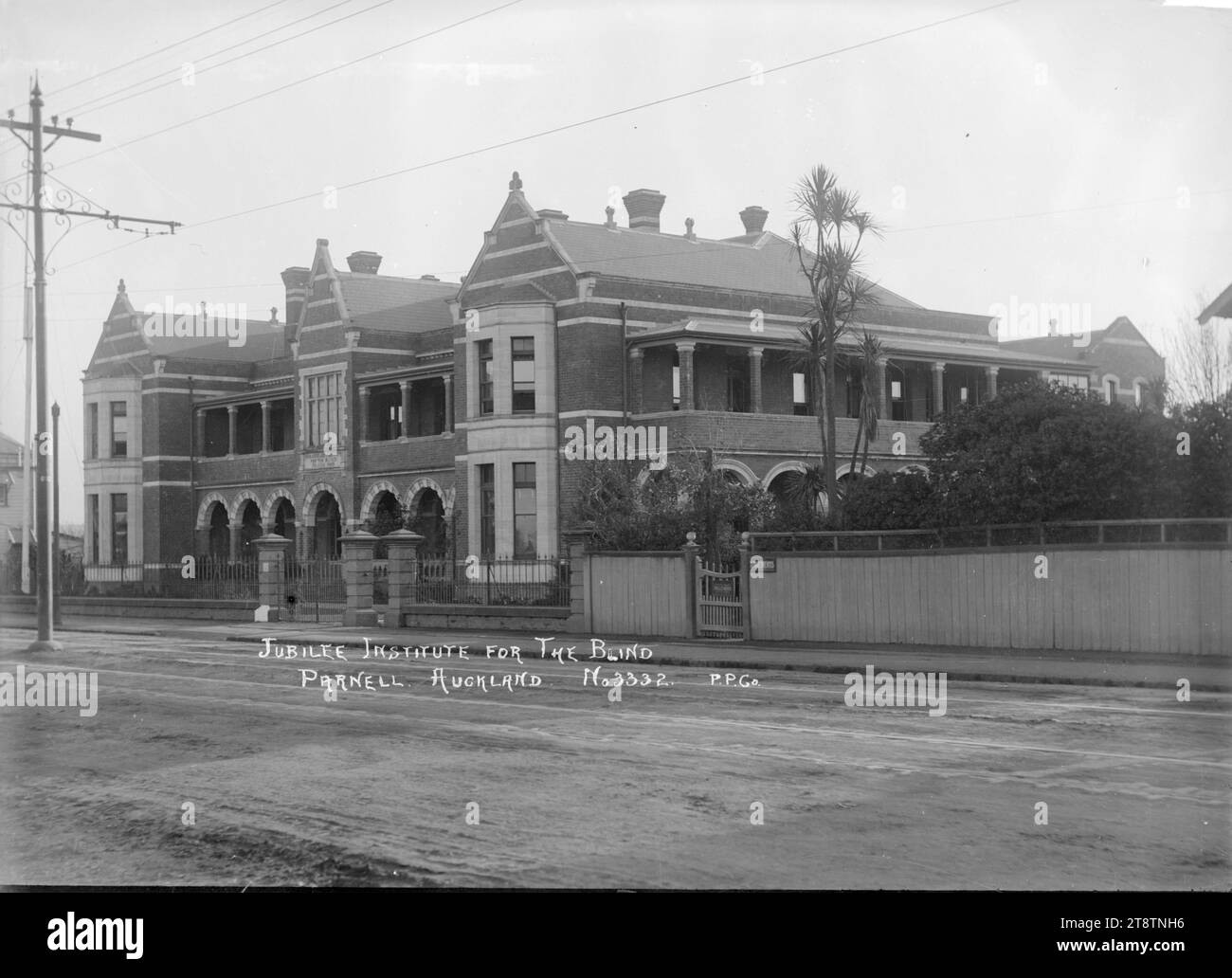 Jubilee Institute for the Blind, Parnell, Auckland, Nouvelle-Zélande, vue de l'Institut prise du côté nord-est. La clôture de l'immeuble voisin peut être vue sur le côté droit de l'institut. P, ca 1914 Banque D'Images