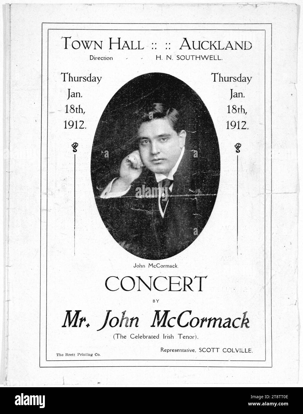 Town Hall Auckland, Nouvelle-Zélande : concert de M. John McCormack (le célèbre ténor irlandais) jeudi 18 janvier 1912, montre le portrait de tête et d'épaule du ténor John McCormack, en posant sa joue droite sur ses doigts incurvés. La Brett Printing Company a imprimé le programme. Le représentant de M. McCormack était Scott Colville Banque D'Images
