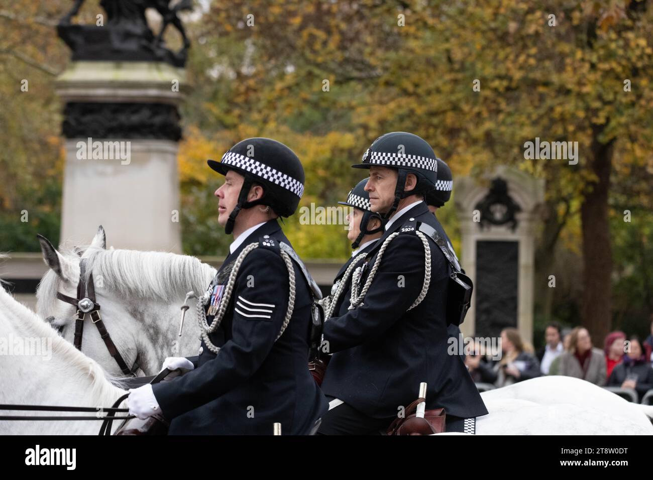 Londres, Royaume-Uni. 21 novembre 2023. Visite d'État du président sud-coréen Yoon Suk Yeol à Londres police montée du Royaume-Uni crédit : Ian Davidson/Alamy Live News Banque D'Images