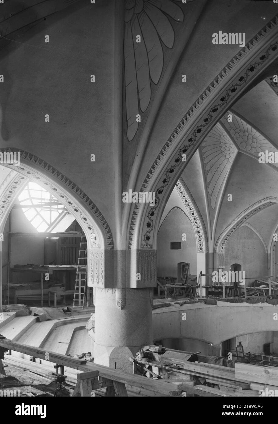 Hugo Simberg, 24.6,1873, Hamina, 12.7,1917, Ähtäri, Tampere St John's Church en construction, 1905, 164 × 118 mm, arches, intérieur, vigne rose, Tampere, autres personnes Banque D'Images