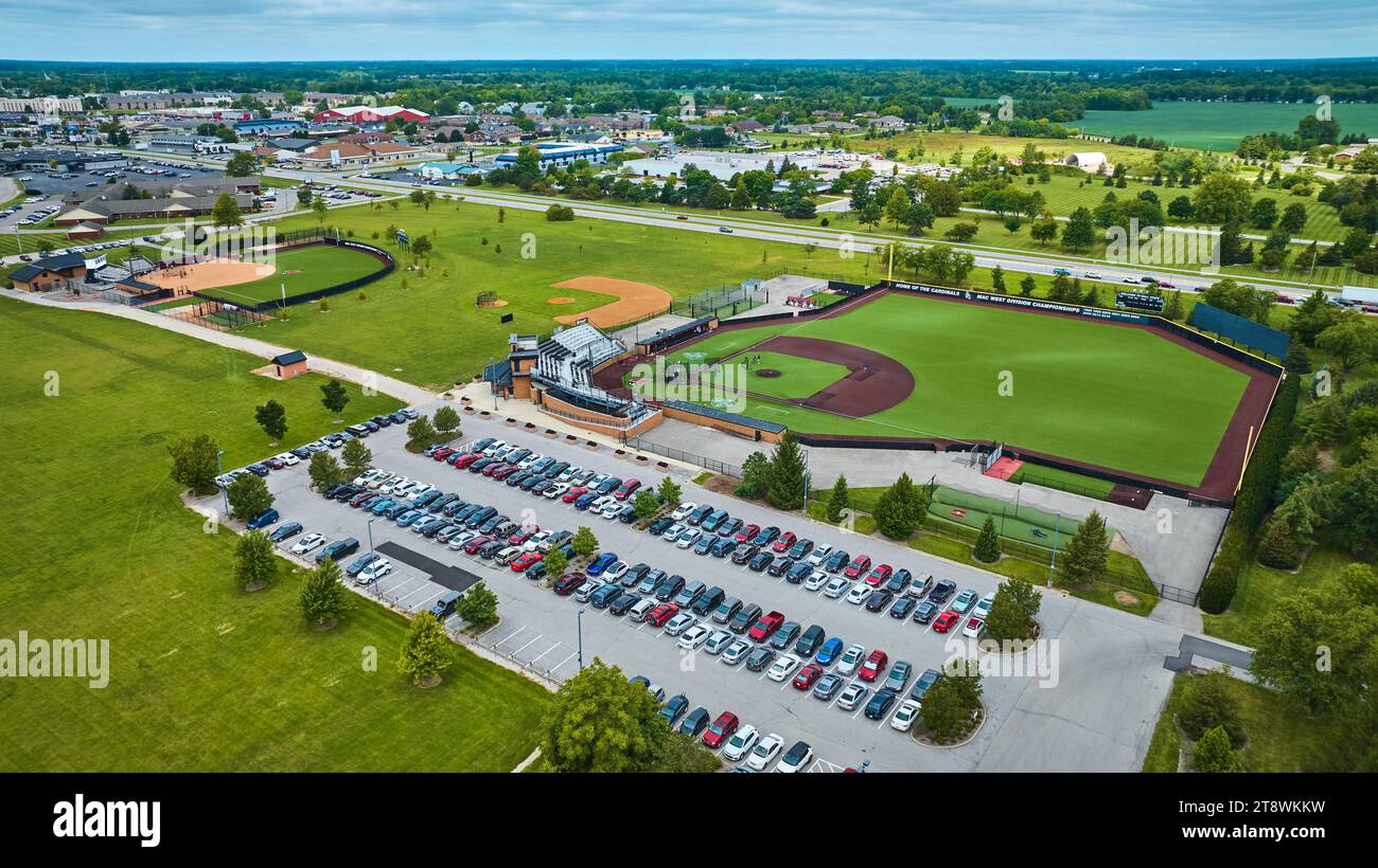 Pristine First Merchants Ballpark Muncie, DANS une antenne avec parking et Varsity Softball Complex Banque D'Images
