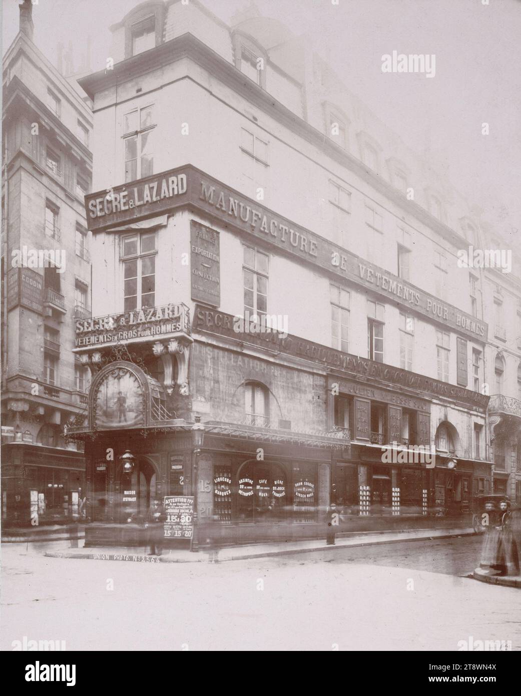 Rue de la Feuillade nº6, coin rue de la Banque et rue des petits-champs, 2e arrondissement, Paris, Union photographique française, photographe, Union photographique française, photographe, entre 1893 et 1898, Arts graphiques, Photographie, Aristotype, Dimensions de l'oeuvre : hauteur : 29,5 cm, largeur : 23,2 cm, Dimensions originales:, hauteur : 36,4 cm, largeur : 27,2 cm Banque D'Images