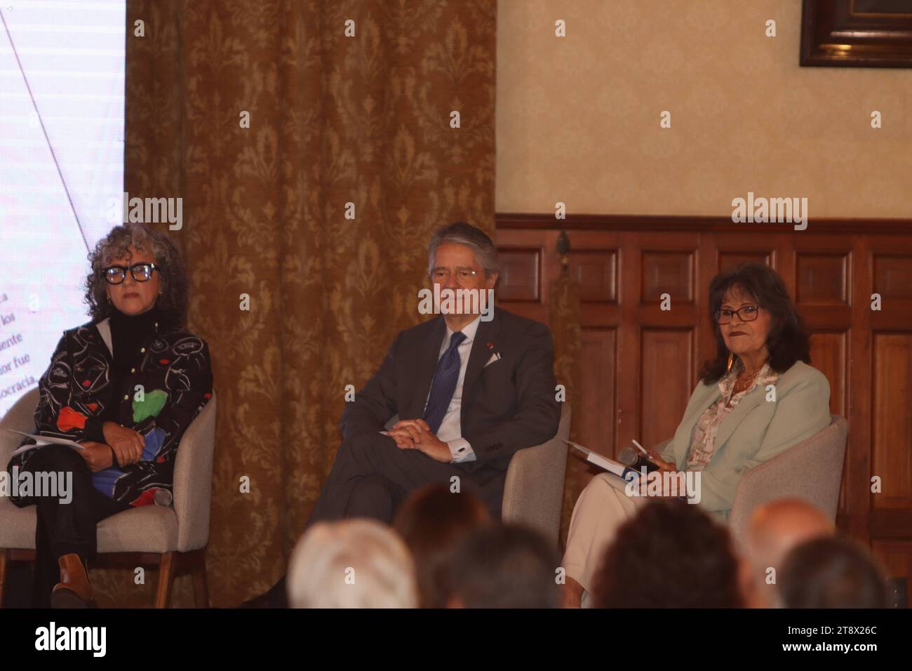 LANZAMIENTO LIBRO PRESIDENTE LASSO Quito, martes 21 de noviembre del 2023 Presidente de la Republica Guillermo Lasso, en el lanzamiento del libro 900 Dias Democracia y Resultados, en el Palacio de Carondelet. Mariana Andrade y Margarita Carranco Fotos:Rolando Enriquez/ API Quito Pichincha Ecuador POL-LANZAMIENTOLIBROPRESIDENTELASSO-63bddfffb97e2ecccc2c51cef1807d2e *** LANCEMENT DU livre PRÉSIDENT LASSO Quito, mardi 21 novembre 2023 Président de la République Guillermo Carondelasa et le 900 au Palais de la Démocracia Banque D'Images