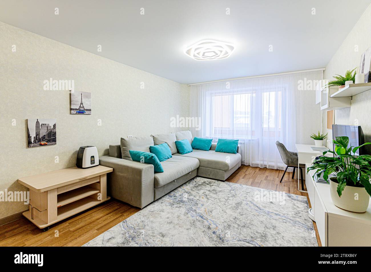 appartement intérieur salon avec canapé Banque D'Images