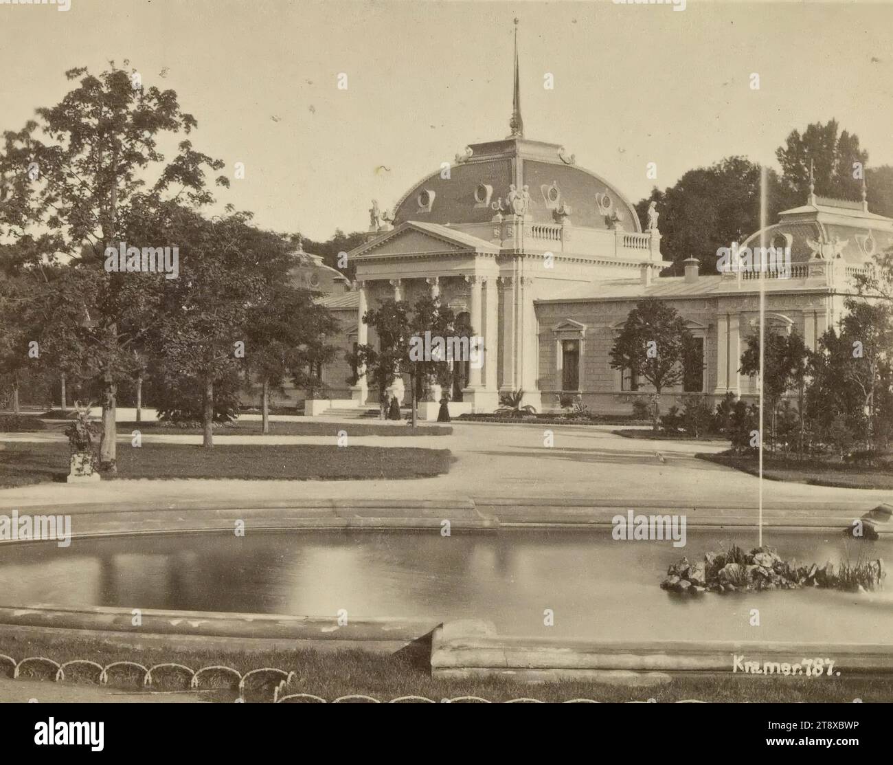 Exposition universelle 1873 : Pavillon de l'Empereur avec fontaine (n° 787), Oscar Kramer (1835-1892), photographe, Wiener Photographen-Association, maison d'édition, 1873, papier, photographie, 1873 exposition universelle de Vienne, Prater, Expositions, Architecture, Habsbourg, 2e arrondissement : Leopoldstadt, pavillon, étang, fontaine ornementale, exposition universelle, exposition universelle, la collection Vienne Banque D'Images