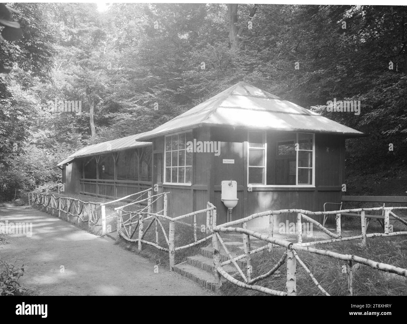 Centre de thérapie Stollhof, Klosterneuburg, Kierlinger Straße 87, maison de jardin, Martin Gerlach jun. (1879-1944), photographe, 1942, verre, négatif, hauteur 17,8 cm, largeur 23,8 cm, santé publique, environnement de Vienne, architecture, maison de jardin, maison d'été (néerlandais : 'theekoepel'), la collection de Vienne Banque D'Images