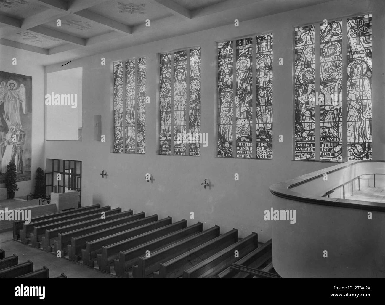 Église de St. Josef Sandleiten (16e, Sandleitengasse 53), vitrail de Karl Hauk, Martin Gerlach Jr. (1879-1944), photographe, Josef Vytiska (1905-1986), architecte, date vers 1936, verre, négatif, hauteur 17,8 cm, largeur 23,8 cm, beaux-arts, architecture, 16e arrondissement : Ottakring, intérieur de l'église, fenêtre, église paroissiale Sandleiten, intérieur  représentation d'un bâtiment, la collection de Vienne Banque D'Images