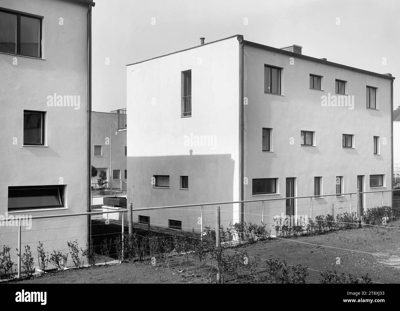 Werkbundsiedlung, maison 49 et 50 (13e, Woinovichg. 13-15), retour, Martin Gerlach jun. (1879-1944), photographe, Adolf Loos (1870-1933), architecte, 1932, verre, négatif, hauteur 17,8 cm, largeur 23,8 cm, architecture, Red Vienna, expositions, 13e arrondissement : Hietzing, immeuble de faible hauteur, maison d'habitation, la collection Vienne Banque D'Images