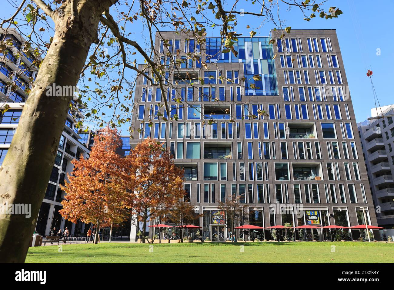 Nouveau bâtiment phare du siège social de Google DeepMind, détenu par Alphabet, la société d'IA, sur Handyside Street dans le quartier du savoir à Kings Cross, Londres. Banque D'Images