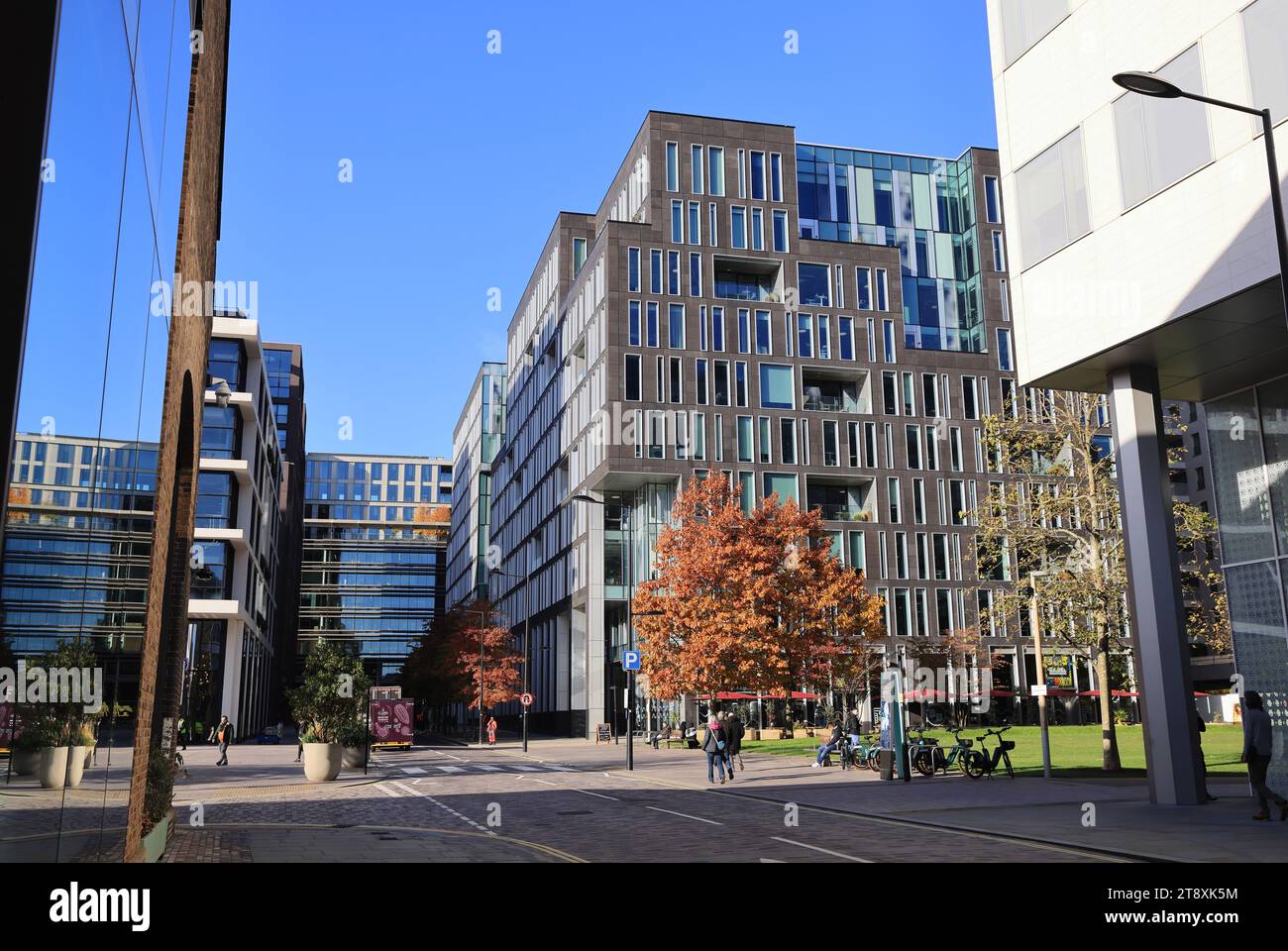 Nouveau bâtiment phare du siège social de Google DeepMind, détenu par Alphabet, la société d'IA, sur Handyside Street dans le quartier du savoir à Kings Cross, Londres. Banque D'Images