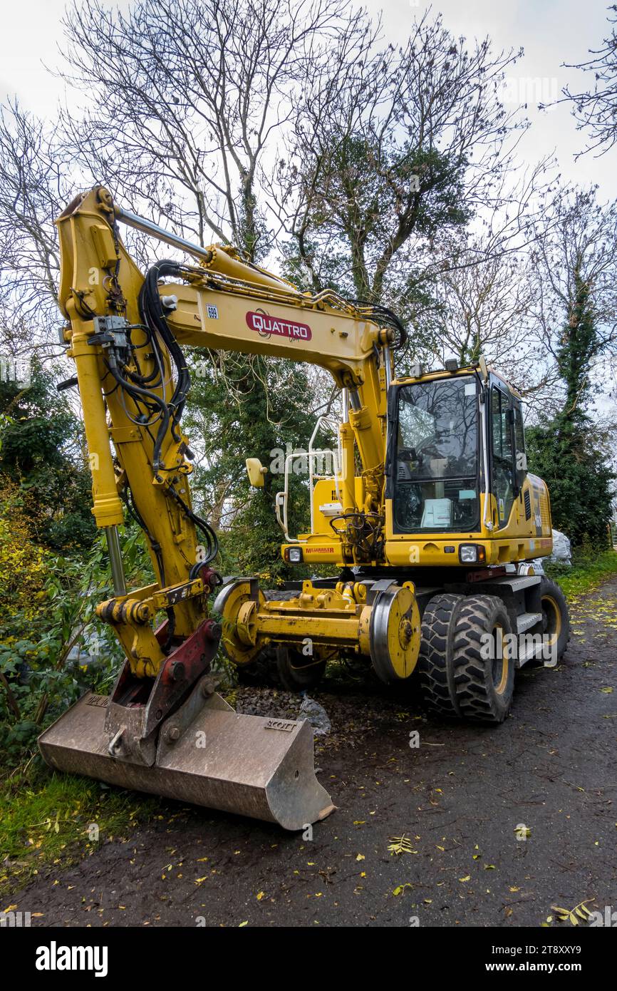 Excavatrice routière et ferroviaire Quattro Group, Cherry Willingham, Lincolnshire, Angleterre, Royaume-Uni Banque D'Images Excavatrice routière et ferroviaire Quattro Group, Cherry Willingham, Lincolnshire, Angleterre, Royaume-Uni Banque D'Images