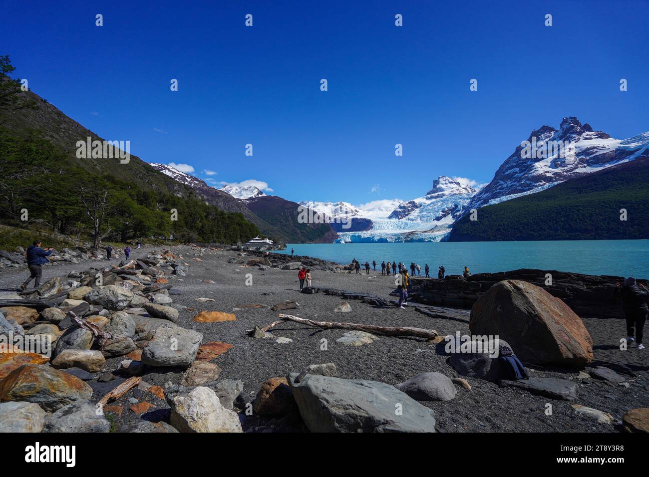 Les gens voient le glacier Spegazzini en Patagonie Banque D'Images