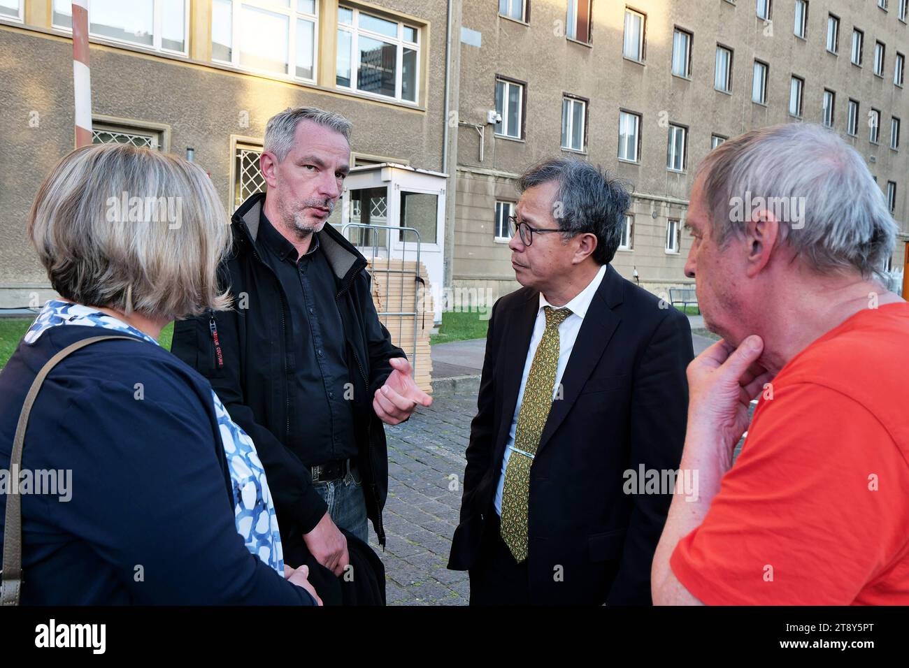 Vagues de liberté, eine Veranstaltung der Robert-Havemann-Gesellschaft auf dem Campus der Demokratie, der ehemaligen Stasi-Zentrale vom 11.-13. Août 2023. Vagues de liberté, ist eine Veranstaltung der Robert-Havemann-Gesellschaft vom 11.-13. Août 2023 auf dem Dokumentar- und Spielfilme sowie einen preisgekrönten VR-film, die die Kämpfe der Menschen in Hongkong und Taiwan für demokratische Rechte und gegen repression, Zensur und Unfreiheit beleuchten. Eingerahmt wird das Programm auf der Bühne des Campus-Kinos durch Führungen durch das Stasi-Unterlagen-Archiv sowie Gespräche mit den Filmschaf Banque D'Images