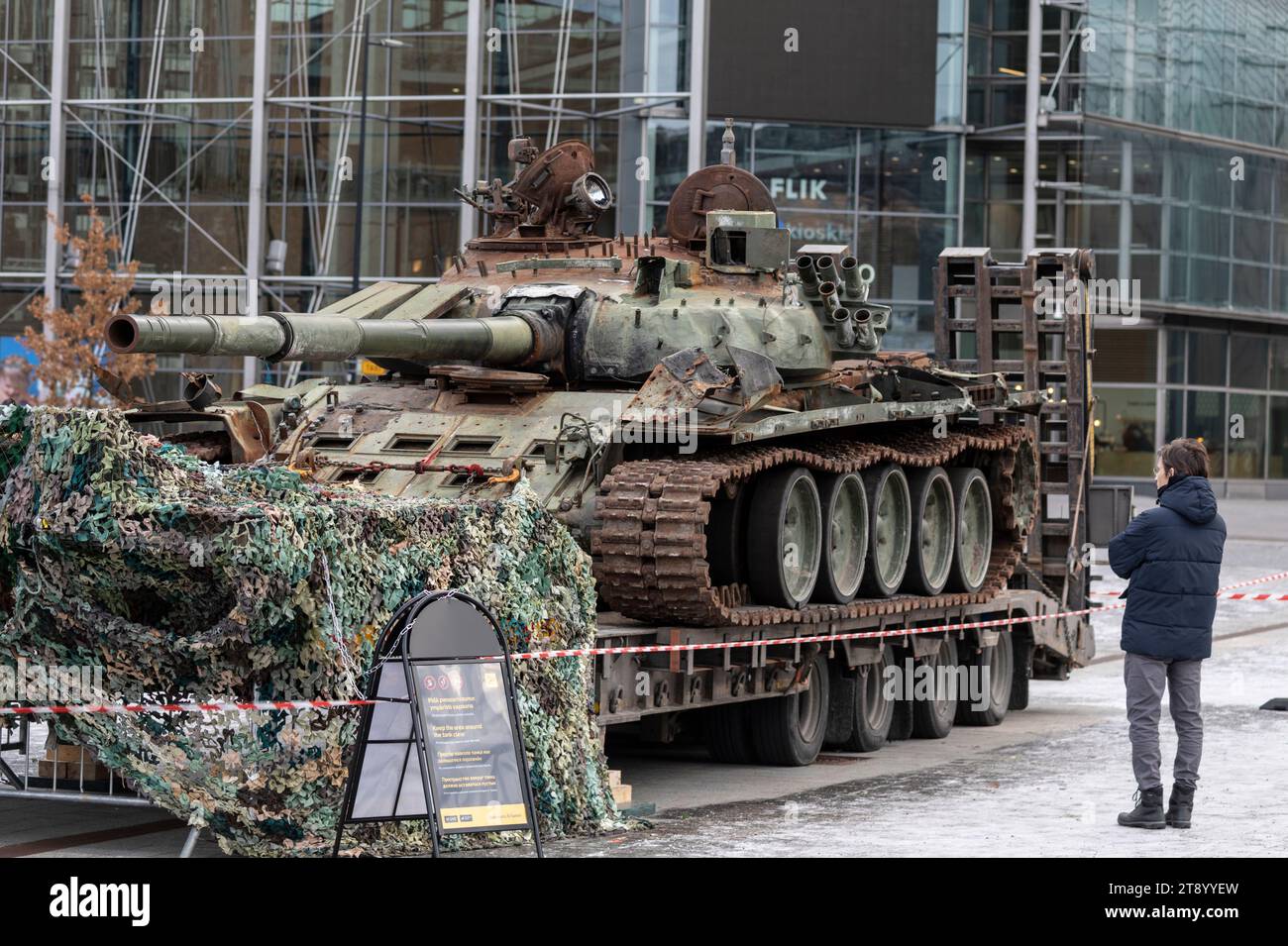 Char de combat principal russe T-72 B3, utilisé pour attaquer l'Ukraine en février 2022 jusqu'à ce que les Ukrainiens le détruisent près de Kiev, exposé à Helsinki, en Finlande. Banque D'Images