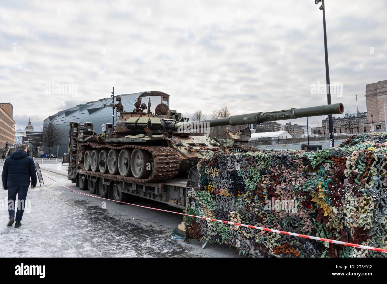 Char de combat principal russe T-72 B3, utilisé pour attaquer l'Ukraine en février 2022 jusqu'à ce que les Ukrainiens le détruisent près de Kiev, exposé à Helsinki, en Finlande. Banque D'Images