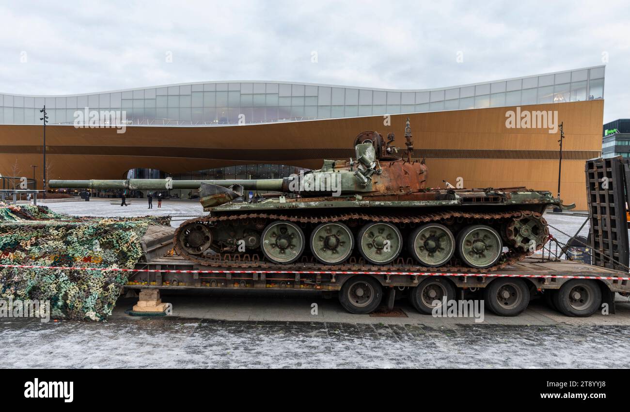 Char de combat principal russe T-72 B3, utilisé pour attaquer l'Ukraine en février 2022 jusqu'à ce que les Ukrainiens le détruisent près de Kiev, exposé à Helsinki, en Finlande. Banque D'Images