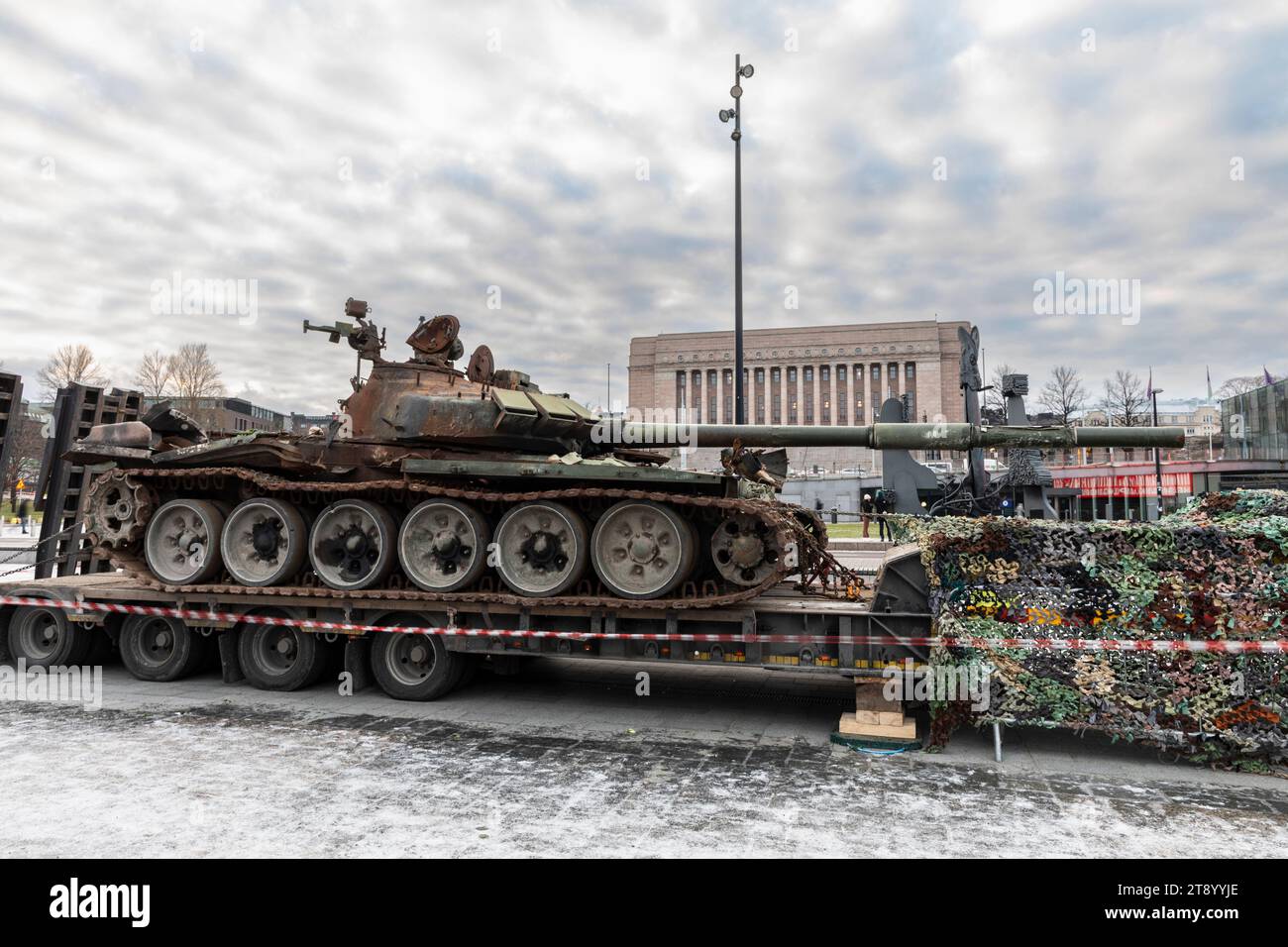 Char de combat principal russe T-72 B3, utilisé pour attaquer l'Ukraine en février 2022 jusqu'à ce que les Ukrainiens le détruisent près de Kiev, exposé à Helsinki, en Finlande. Banque D'Images
