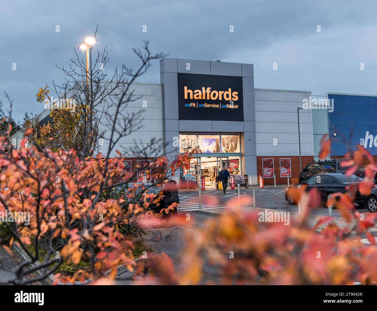 Bristol , RoyaumeUni 24 octobre 2023 Halfords Group plc magasin à