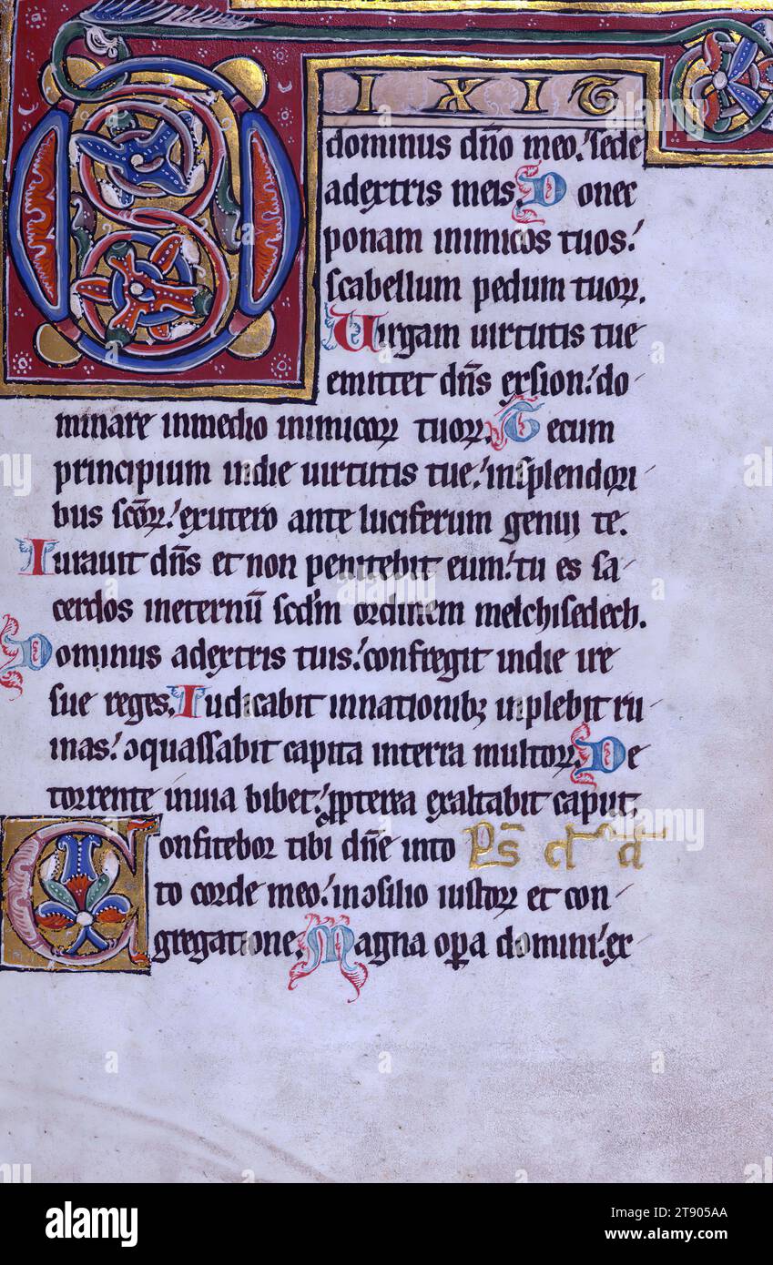 Psautier liturgique mal relié, initiale foliée D marquant la division liturgique, ce psautier gallican a été créé dans le diocèse de Constance, Allemagne du Sud, dans la première moitié du XIIIe siècle. Les psaumes, qui avaient à l'origine une division liturgique en huit parties, ont été mal liés, et environ la moitié d'entre eux sont entièrement perdus. Largement illuminé de plus de 100 initiales historiées, habitées et décorées, le manuscrit est impressionnant même dans son état fragmentaire Banque D'Images
