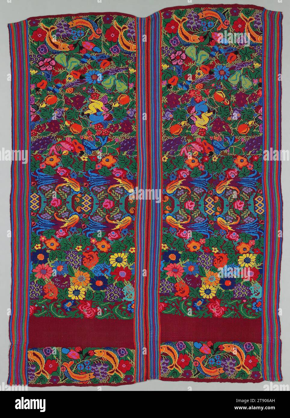 Tzute cérémonial pour femme, c. années 1980, 42 9/16 x 31 5/16 po. (108,11 x 79,53 cm), coton ; motif de trame supplémentaire, broderie, Guatemala, 20e siècle, les tisserands hautement qualifiés de San Antonio Aguas Calientes, Guatemala, produisent certains des textiles les plus fins, les plus complexes et les plus célèbres de la région. Ils sont connus pour leur technique de tissage double face, qui produit des motifs identiques des deux côtés du tissu. Vous pouvez voir cet effet double face sur la casquette du bébé (6) et le tzute cérémonial de la femme, ou tissu tissé Banque D'Images