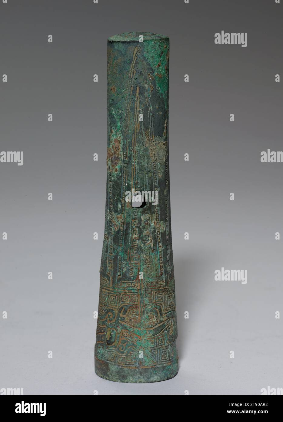 Chapeau d'essieu de chariot Wheel, 11e siècle av. J.-C., 7 1/8 × 1 3/4 po., 0,9 lb. (18,1 × 4,45 cm, 0,4 kg), Bronze, Chine, 11e siècle av. J.-C. Banque D'Images