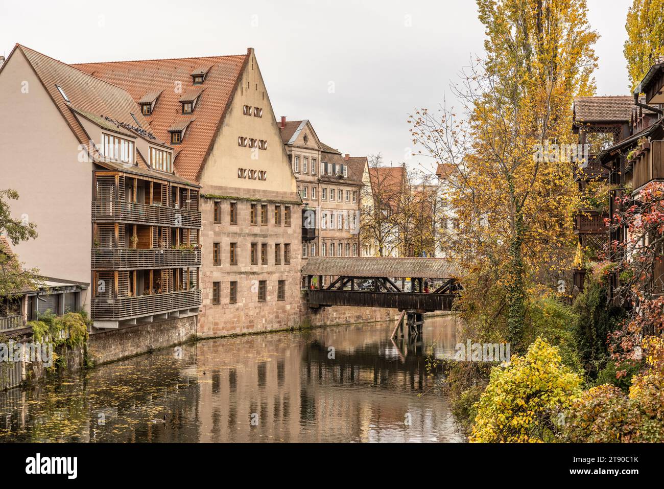 Henkersteg (Pont du pendu) sur le Pegnitz vu de Obere Karlsbrucke, Nuremberg, Bavière, Allemagne Banque D'Images