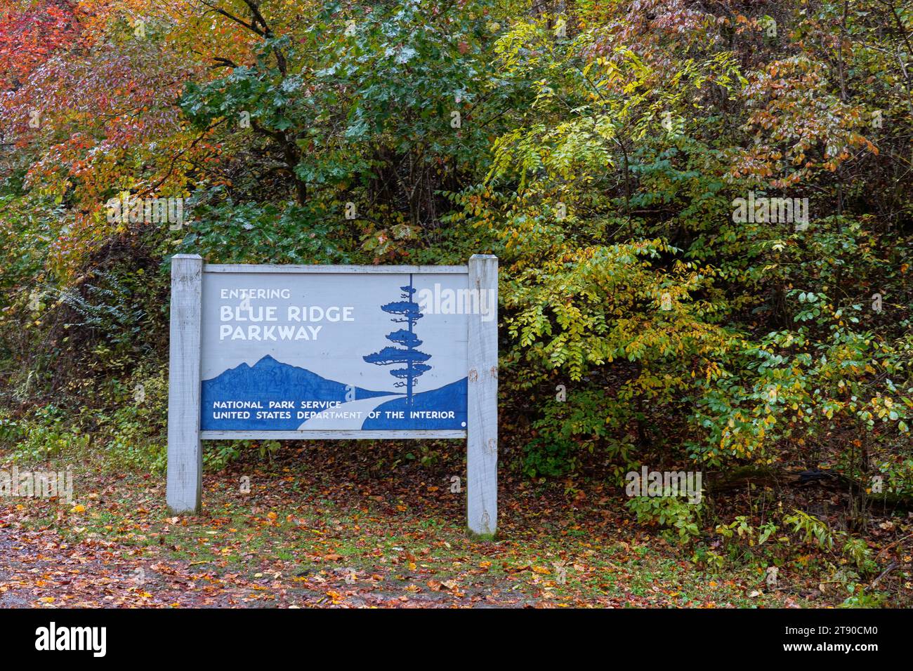 Cherokee, Caroline du Nord, États-Unis - 20 octobre 2023 : panneau d'entrée Blue Ridge Parkway Banque D'Images