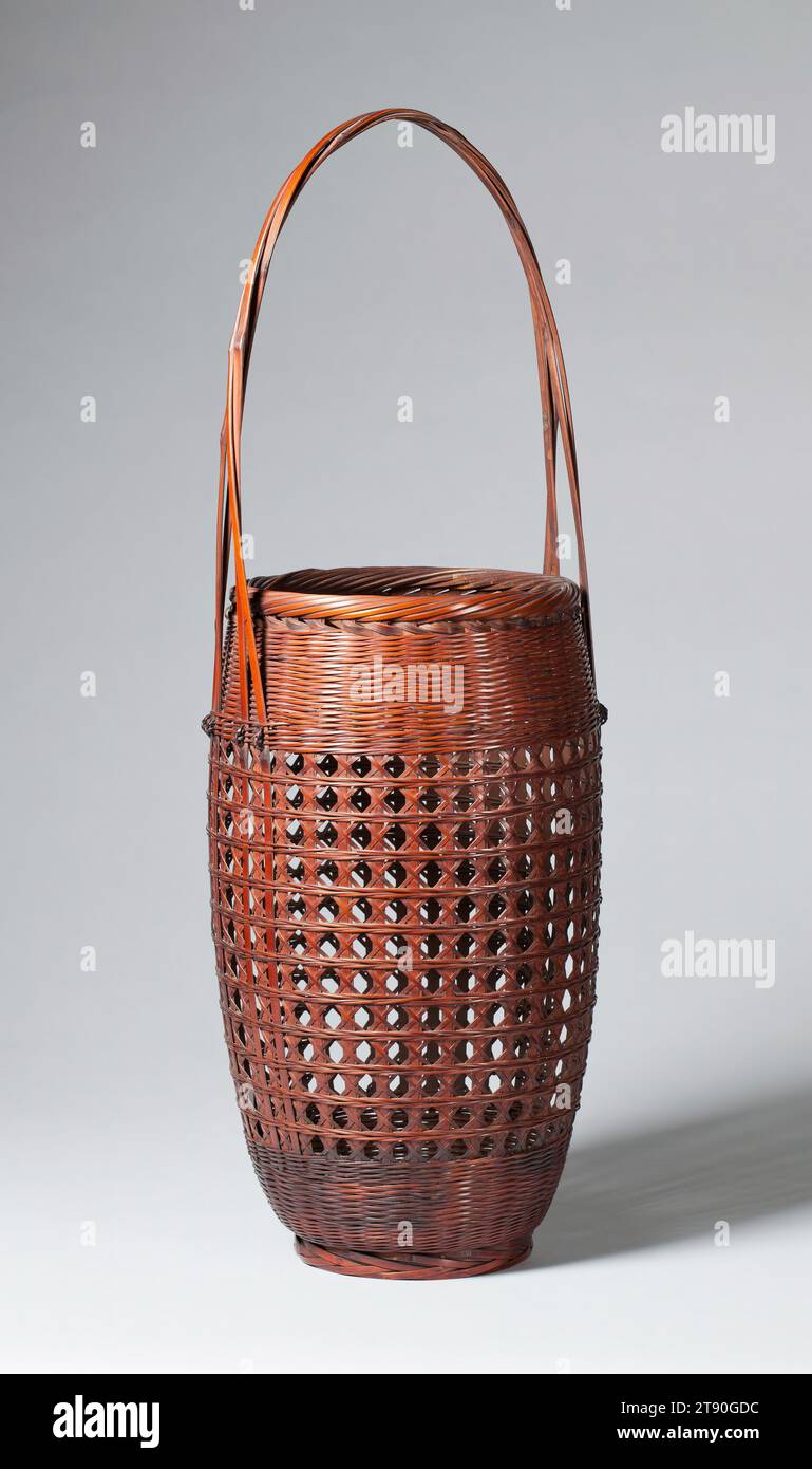 Panier, 1920s-1930s, Suzuki Gangansai, Japonais, 1891 - 1950, 20 3/4 × 7 1/4 × 6 15/16 po. (52,71 × 18,42 × 17,62 cm), bambou, Japon, 20e siècle Banque D'Images