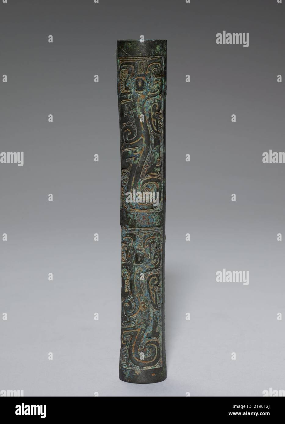Tube, un d'une paire, 11e siècle av. J.-C., 8 × 1 5/16 × 1 1/8 po., 0,7 lb. (20,32 × 3,33 × 2,86 cm, 0,3 kg), Bronze, Chine, 11e siècle av. J.-C. Banque D'Images