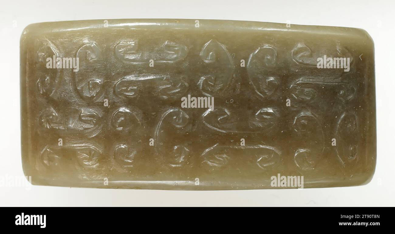 Ornement de ceinture, 206 BCE - 220 ce, 1 7/8 x 5/8 x 7/8 po. (4,76 x 1,59 x 2,22 cm), jade gris semi-translucide marqué de nuages bruns, Chine, 3e siècle avant notre ère - 3e siècle avant notre ère Banque D'Images