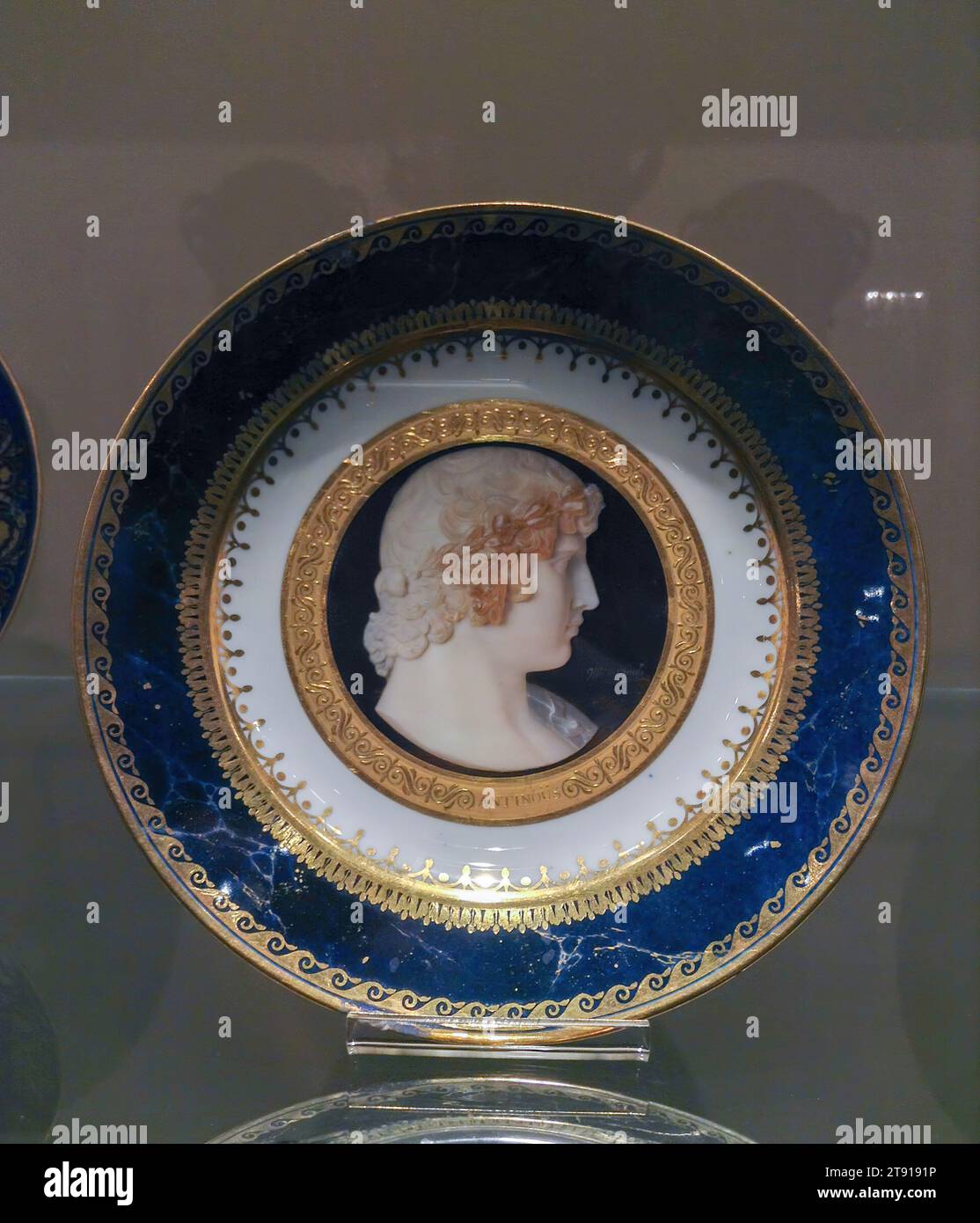 Plate, 1810, fabrique de porcelaine de Sèvres, Paris, 1756–présent, 1 3/8 x 9 1/4 x 9 1/4 po (3,49 x 23,5 x 23,5 cm), porcelaine, France, 19e siècle Banque D'Images