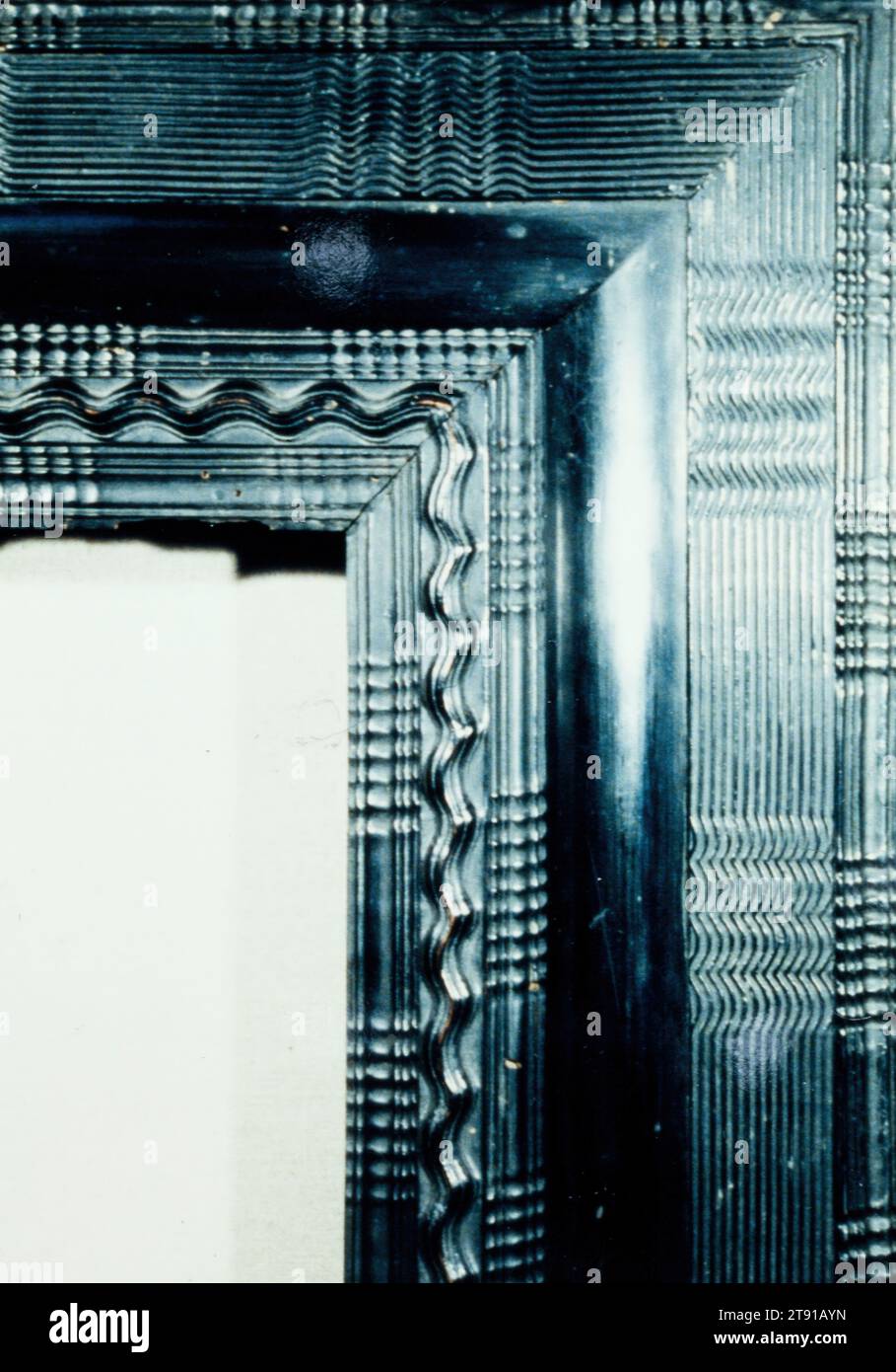 Cadre, milieu du 17e siècle, 26 x 23 7/8 x 2 1/2 po. (66,04 x 60,64 x 6,35 cm)13 x 10 5/8 po (33,02 x 26,99 cm) (vue), fruit ébonifié, pays-Bas, 17e siècle Banque D'Images