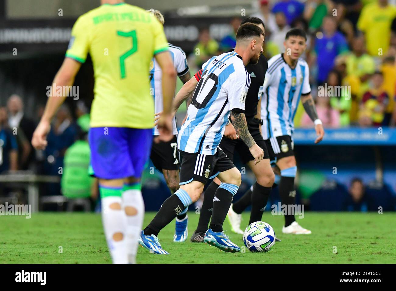 Rio de Janeiro (RJ), 11/21/2023 - football/BRÉSIL-ARGENTINE - Messi d'Argentine - Match Brésil x Argentine, valable pour le sixième tour des qualifications de la coupe du monde 2026, qui se tient au stade Maracanã, au nord de Rio de Janeiro, dans la nuit de ce mardi 22. (Photo : Eduardo Carmim/Alamy Live News) Banque D'Images