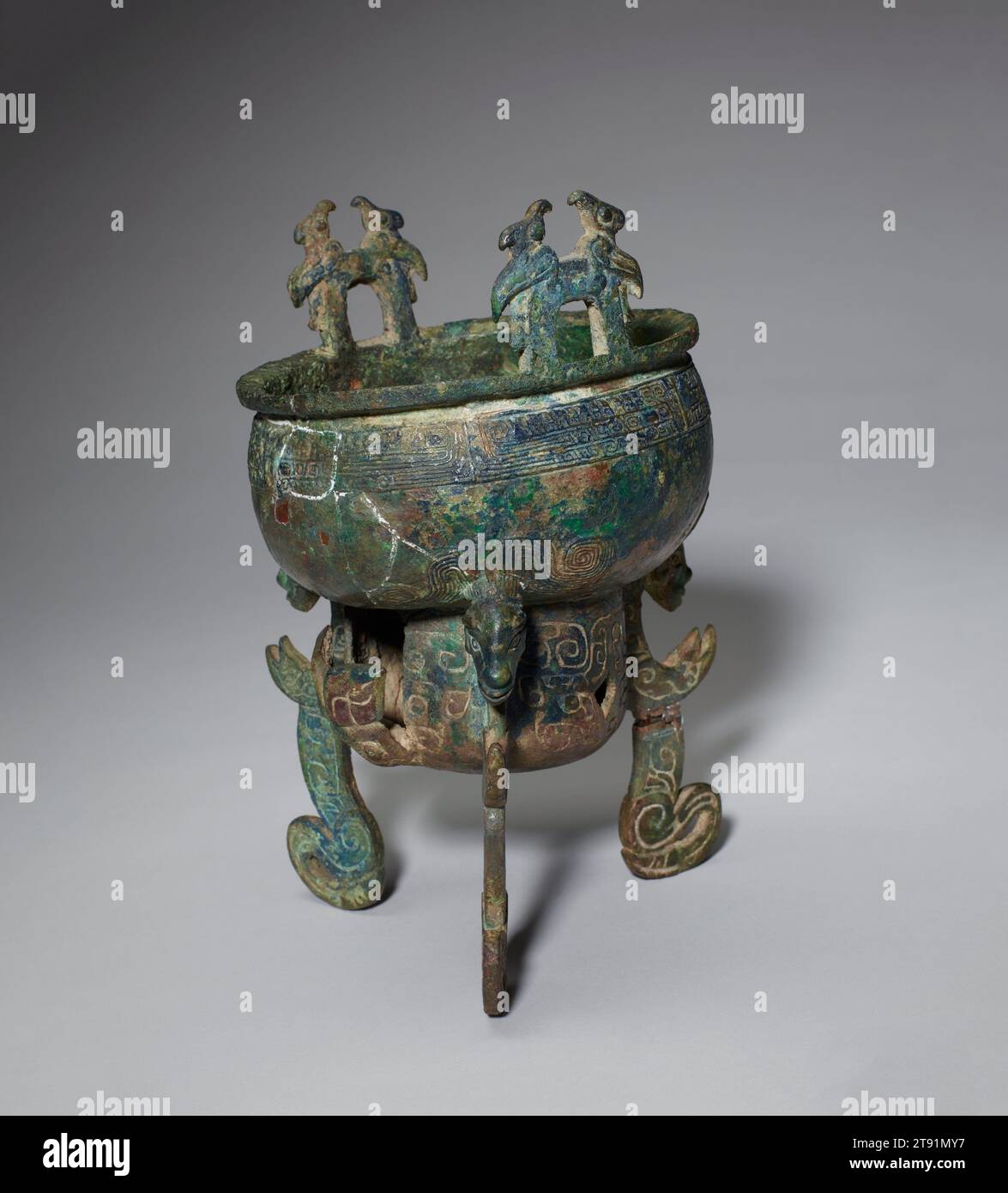 Récipient alimentaire rituel, 12e siècle av. J.-C., 8 7/16 × 5 1/2 × 5 1/2 po., 2,9 lb. (21,43 × 13,97 × 13,97 cm, 1,3 kg), Bronze, Chine, 12e siècle av. J.-C. Banque D'Images