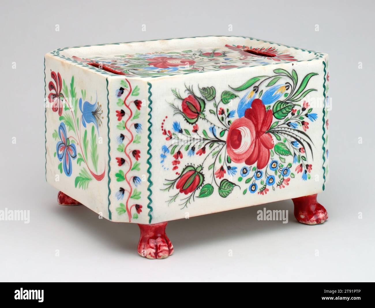 Boîte d'argent, banque fixe de deux fentes, c. 1810, 3 x 4 5/8 x 3 11/16 po. (7,62 x 11,75 x 9,37 cm), Pearlware, Angleterre, 19e siècle Banque D'Images